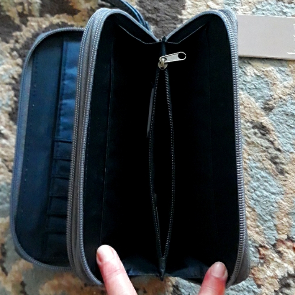 *Host Pick*b.o.c pretty wristlet - Picture 10 of 16